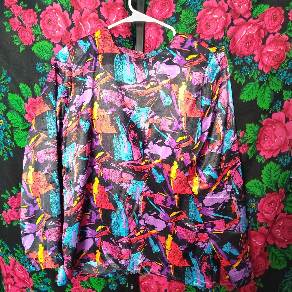 8. 80s Abstract Top ptp 20.5"